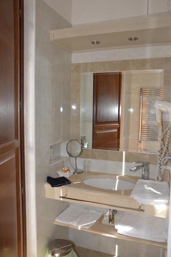 Roccamonfina Palace Hotel Bagian luar foto