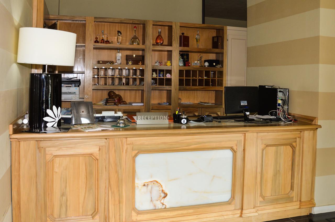 Roccamonfina Palace Hotel Bagian luar foto