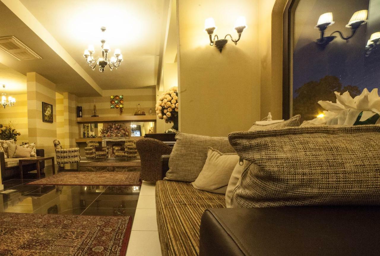Roccamonfina Palace Hotel Bagian luar foto