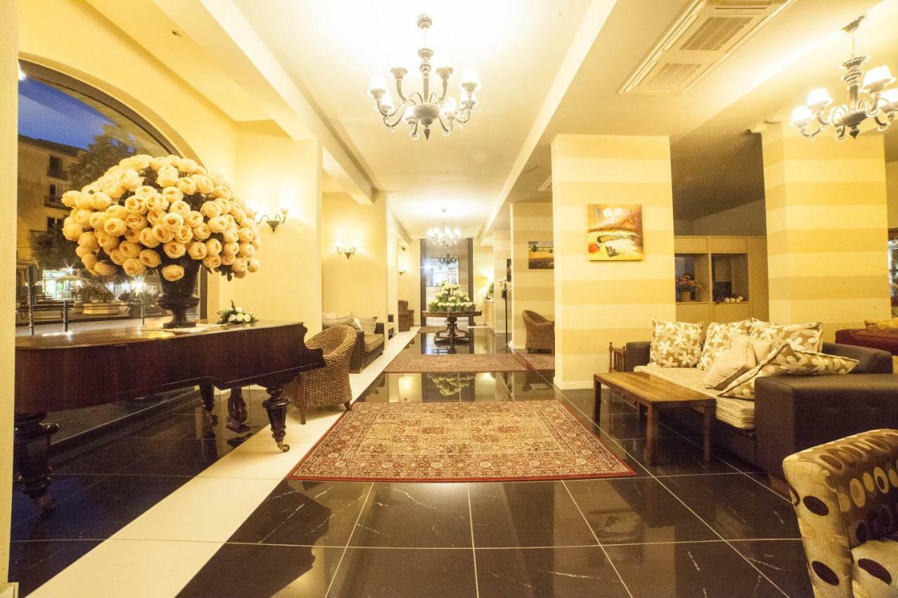 Roccamonfina Palace Hotel Bagian luar foto