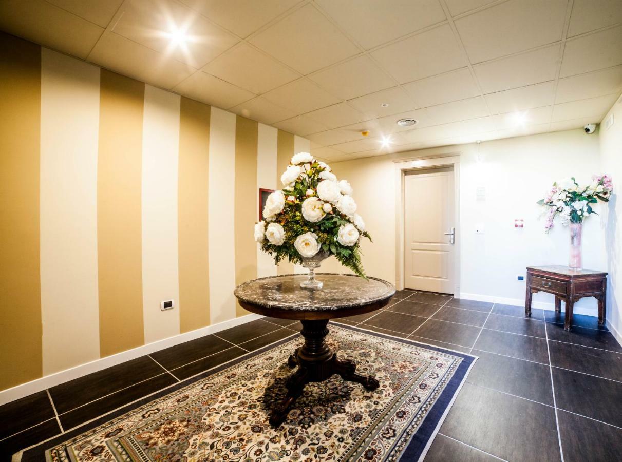 Roccamonfina Palace Hotel Bagian luar foto